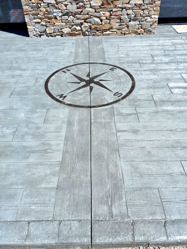 BGrayo_edycem's tweet photo. Magnifique terrasse en #béton imprimé de SARL MTP POUPART Emmanuel avec @Edycem_Beton https://t.co/XtGt7cQlLu