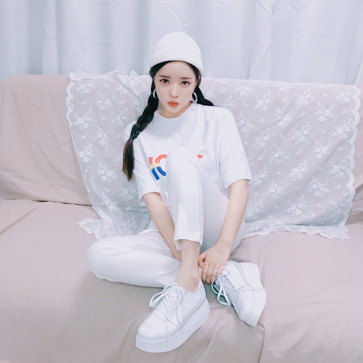 yoonara_jp's tweet photo. All White💛

#ユンアラ #yoonara #韓国ファッション #デイリーコデー https://t.co/8xZRUc7GYE
