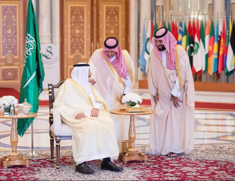 لمبة.. (@39wee) on Twitter photo قولوا لطهران : المعالي للاجدر
للي صنع مع نصف هالأرض وِحده
انا وانا قاعد على الكرسي اقدر
أوقّف العالم على رجِل وحده
عبر | <a href="/yasseraltwaijri/">ياسر التويجري</a> قولوا لطهران : المعالي للاجدر
للي صنع مع نصف هالأرض وِحده
انا وانا قاعد على الكرسي اقدر
أوقّف العالم على رجِل وحده
عبر | <a href="/yasseraltwaijri/">ياسر التويجري</a>