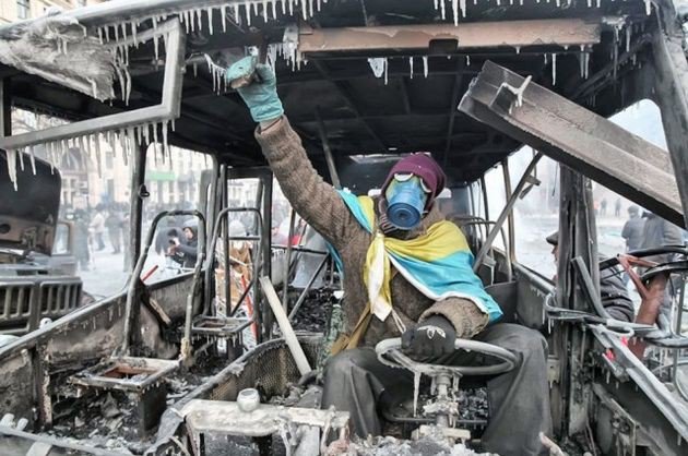 Селфи из автозака должно выглядеть так.