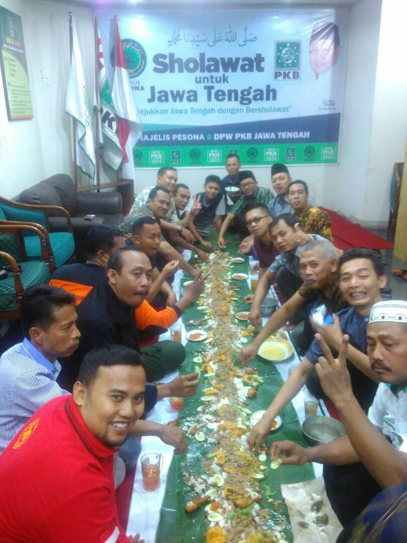 pakdhe_sono's tweet photo. Bahagia katanya sederhana https://t.co/5NcTxMt3Kz