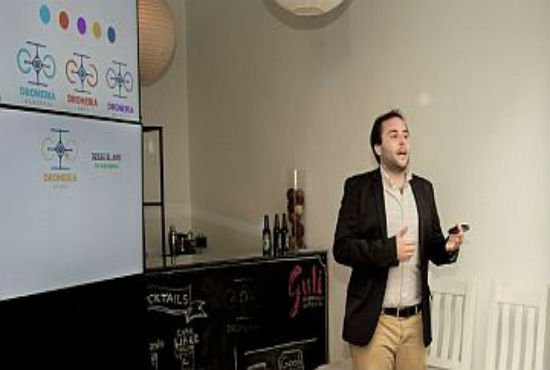 catedraavicola's tweet photo. Se presentó el primer dron pulverizador autónomo  del país. Hablamos con el Co Founder de @droneriaok, Santiago Boatella. https://t.co/OeK1U8vKP7