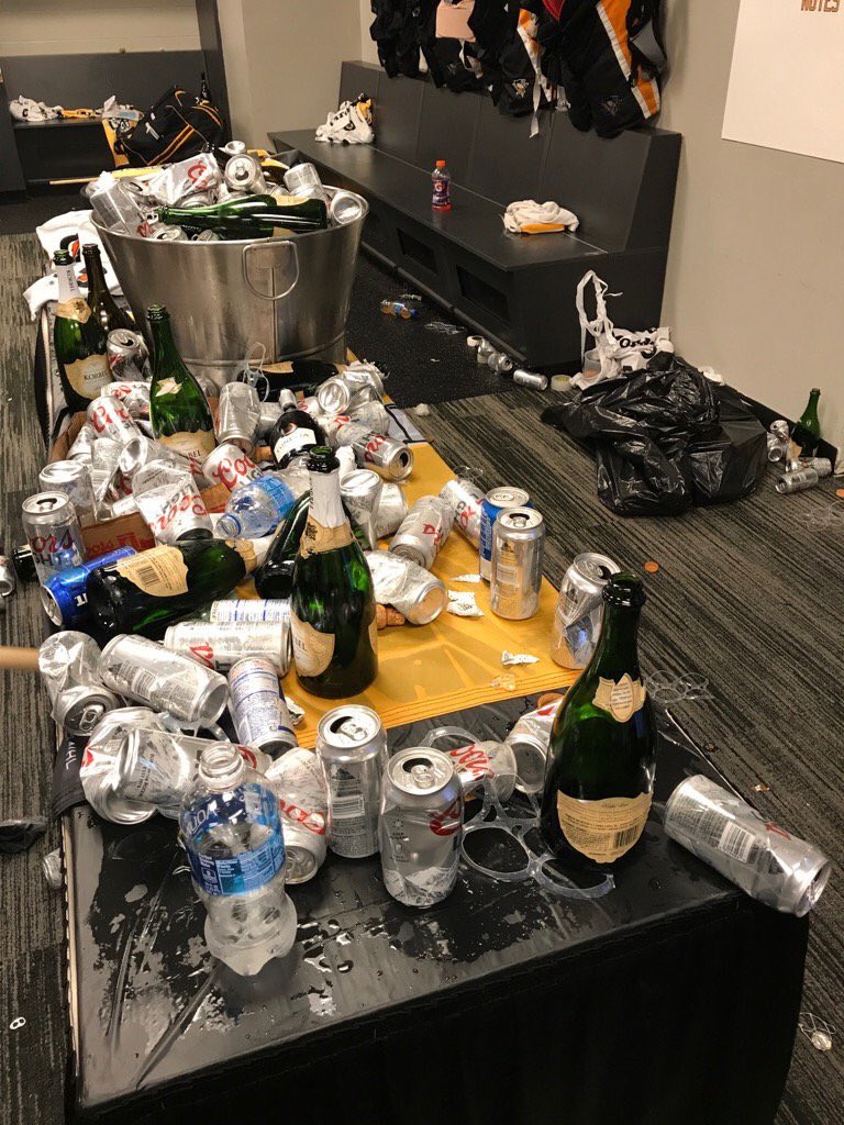 _dcoot's tweet photo. GSW celebrated with $50 bottles of champagne while the Pens drank coors light &amp; the same shit I buy for new year's https://t.co/UD2e7OGuzW