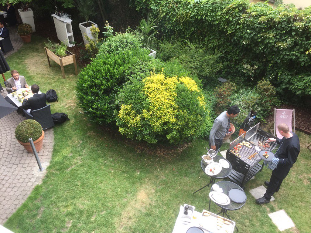 BeschuytStijn's tweet photo. This week #Barbecue #Business #Lunch @brussels_eu just next to @EU_Commission in #Brussels, the #heart of #Europe! https://t.co/GuEn4bzLsT