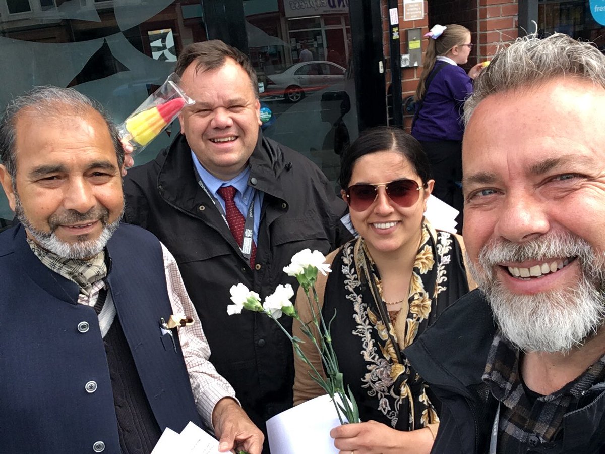 CP_Central_Hub's tweet photo. Dales Cllrs at the coop honour Jo Cox with flowers for #residents #ng2 #dontmesswithsneinton #community #togetherwecan https://t.co/wgTFiWYd0S