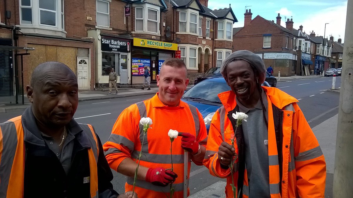 CP_Central_Hub's tweet photo. Dales Cllrs at the coop honour Jo Cox with flowers for #residents #ng2 #dontmesswithsneinton #community #togetherwecan https://t.co/wgTFiWYd0S