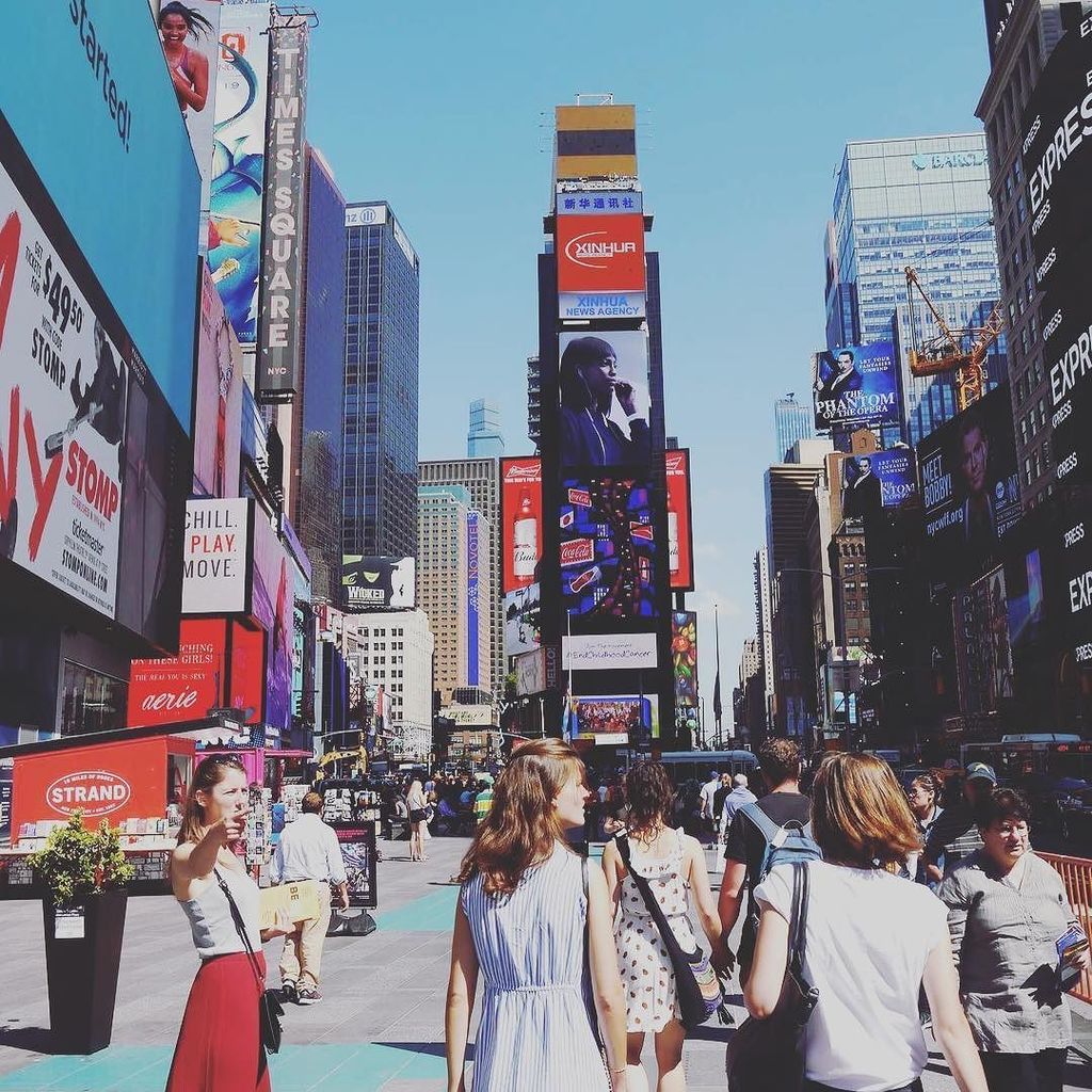 CharlotteSioen's tweet photo. Take me back -- NYC 🏙🍏 #tourguide #beterweter https://t.co/XBcPVbfx0u https://t.co/p4nkOxjfrD