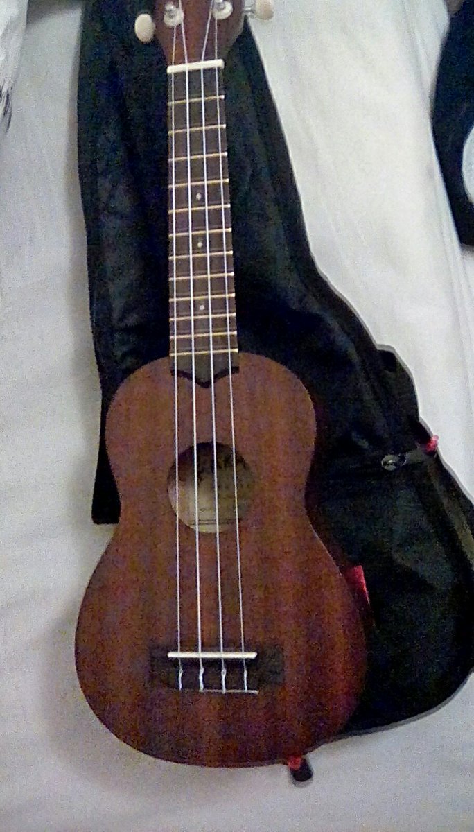 Playing ukelele in @_flugelman rehearsals today! #DoNotFret
#actorslife #musicislife