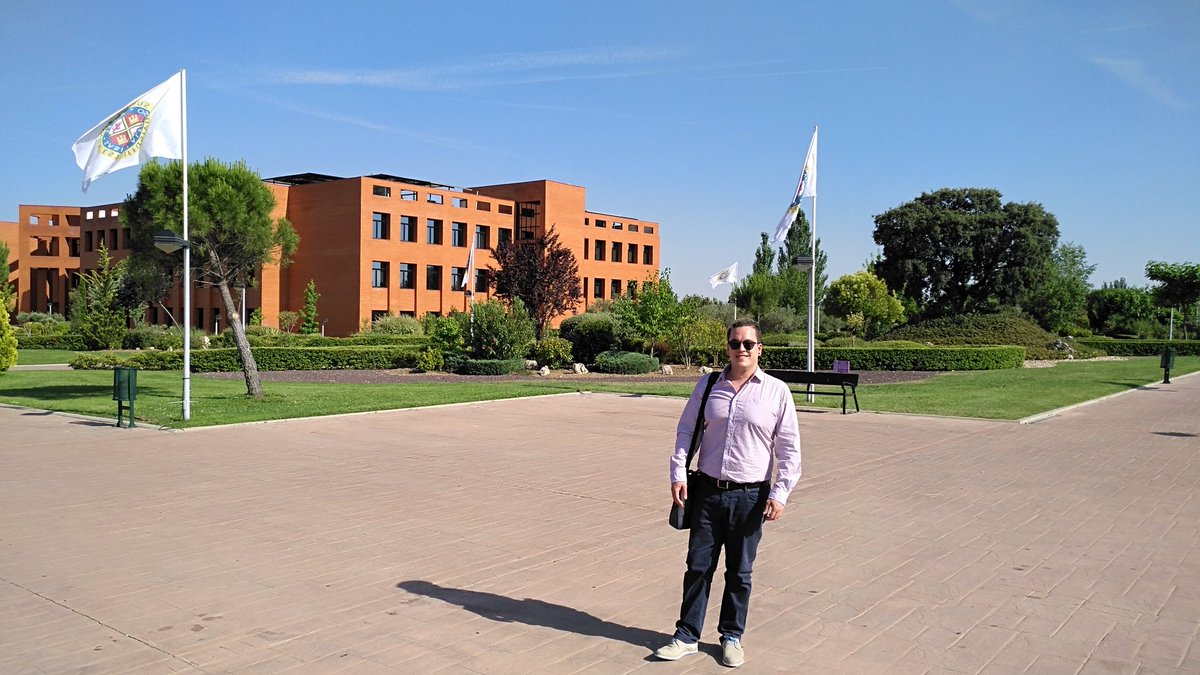 eloisansegundo's tweet photo. Volvemos a la @universidad_uax de mano de @emprendecise y @Yuzzing, con el calor abrasador de la meseta #YUZZ @ceje_network https://t.co/gfmoJicwDm