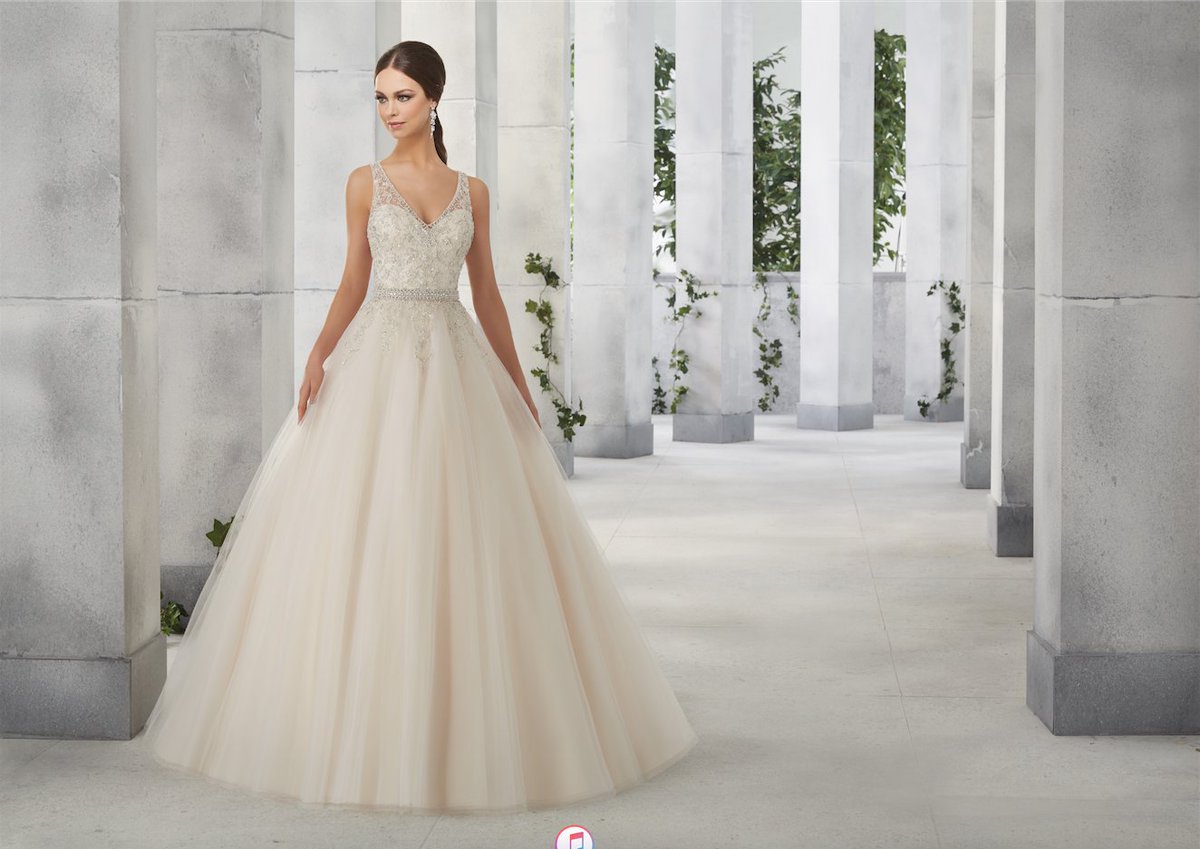 .@RonaldJoyceInt's #bridalcollection is designed to embrace a wide selection of tastes including dramatic detail &amp; exquisite embellishments.