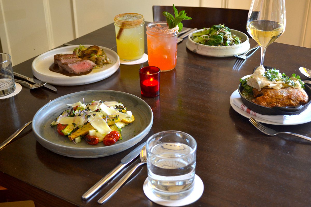 Hey, #PaxAmFam, dinner is served!
 
Make reservations for dinner: bit.ly/PaxAmReservati…