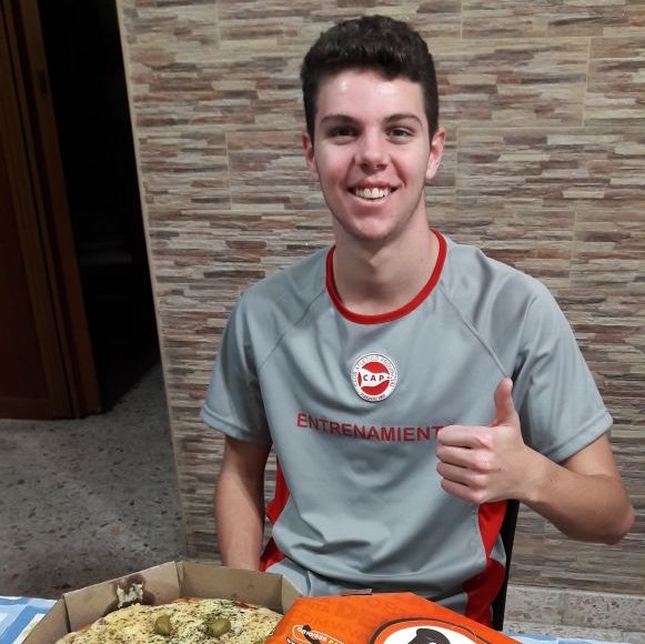 CdF_Prode's tweet photo. 🤤 Este Lomo-Pizza de #PizzaPronta (Corrientes y Cerrito) ganó @Franco_Olivetto a través de nuestro prode gratuito. ¡Ahora busca vos el tuyo! https://t.co/gzXab0bygb