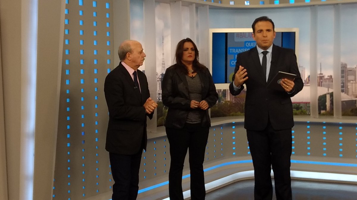 balancogeral's tweet photo. Lombardi, @Rgottino e @FaReipert agora, na Hora da Venenosa, na tela da @recordtvoficial ! Vem, vem, vem! #BalançoGeral https://t.co/aYVrq2Bvz0