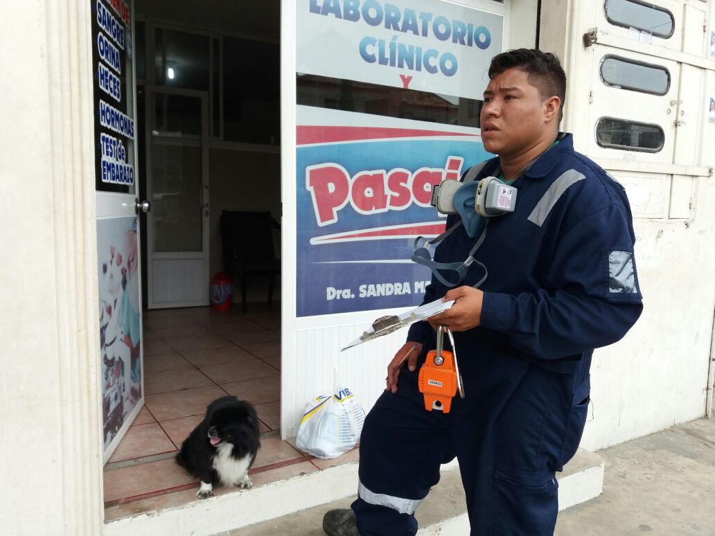 AGUAPASEP's tweet photo. Recolección desechos sanitarios en establecimientos de salud públicos y privados #Pasaje @maeeloro @municipiopasaje @RadioJubonesEP https://t.co/E7ivKAuQSD