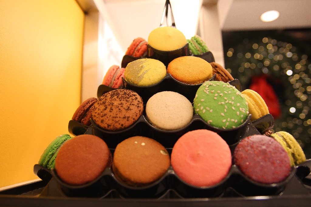 Our favorite Parisian macarons in SF.  #funfoodietours gourmetwalks.com/the-7-best-mac…