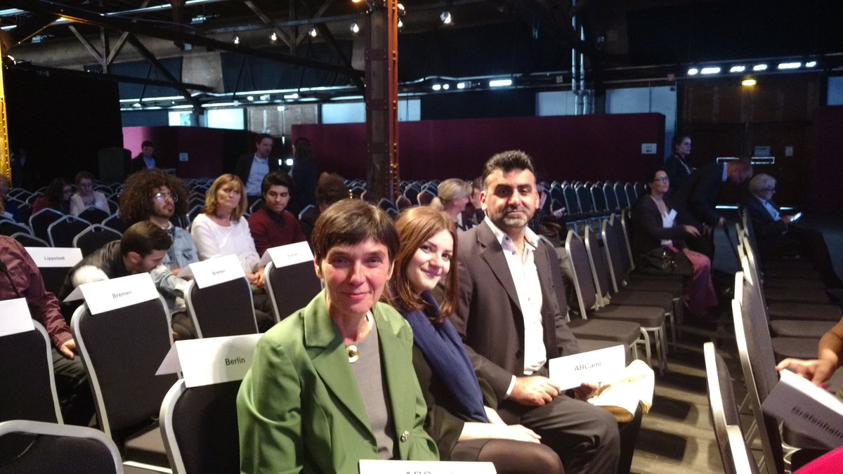 abcami2's tweet photo. #ABCami bei der Preisverleihung #Integrationspreis 2017 - Zusammenleben mit neuen Nachbarn. Live dabei! https://t.co/qYRH0p32tN