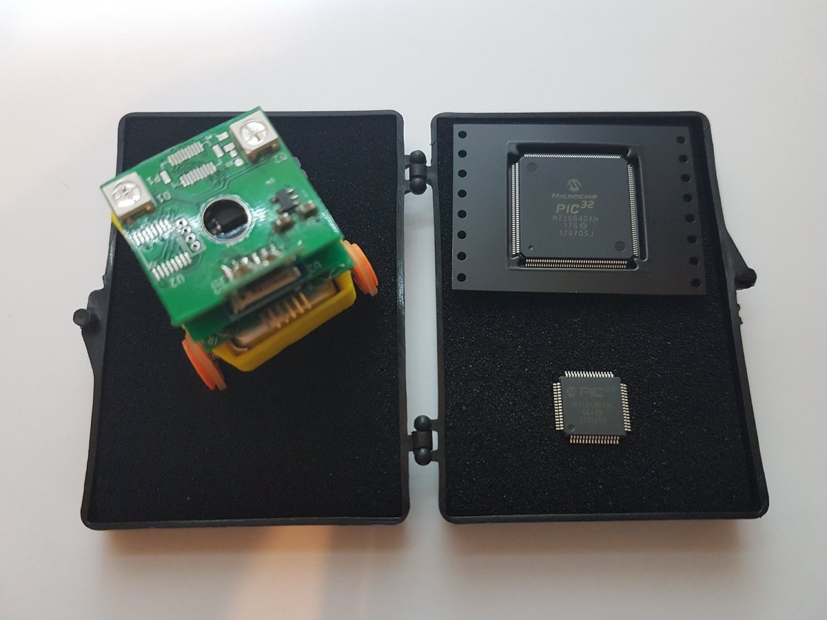 Robotips_asso's tweet photo. Welcome in family new #pic32mzda from @MicrochipTech, huge package but huge memory : #DDR inside ! 640 times more than dspic mem
#swarmtips https://t.co/CJVituDYgh