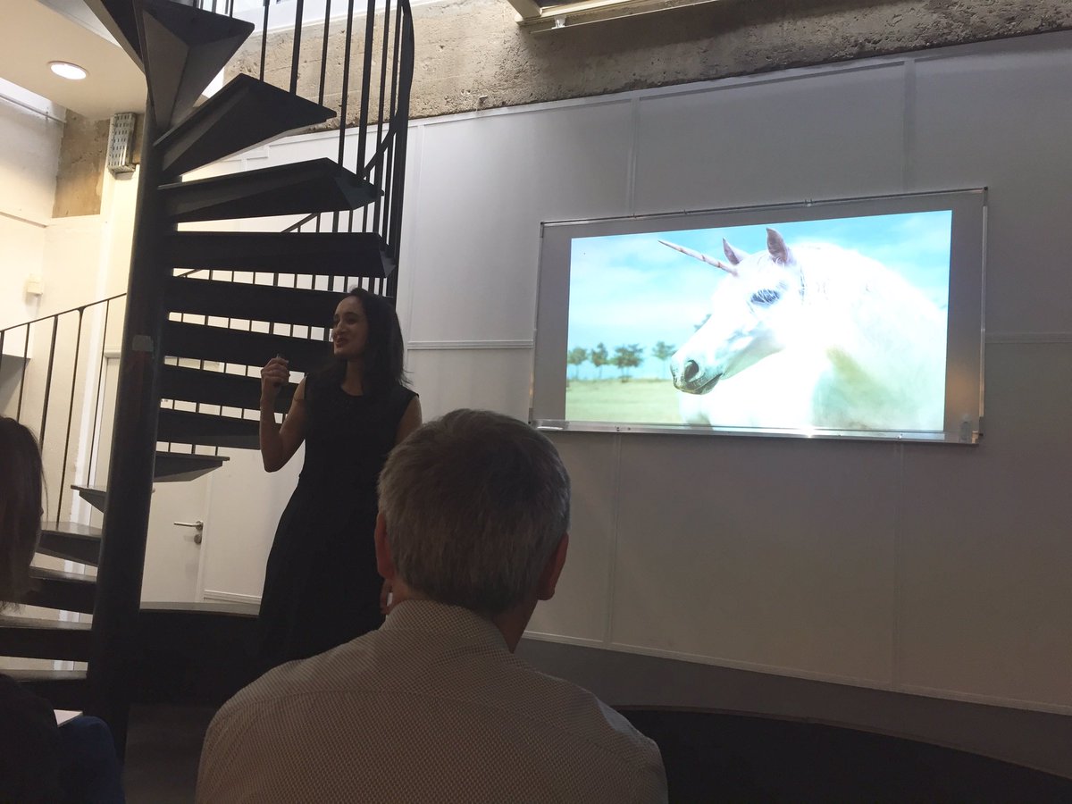 ndelperier's tweet photo. Afterwork @MANEGERE : @Ilham_MG parle de #licorne, d' #ubérisation, d'#ExperienceClient cc @AKKA_DS #DigiTuesday #TransfoLeGuide https://t.co/5SyEwDo7DI