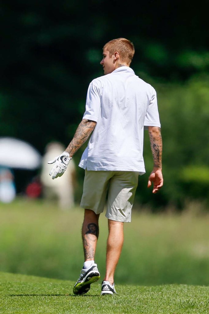 jbcrewdotnet's tweet photo. June 12: Justin seen playing golf in Switzerland. https://t.co/KkkE1EWXPv