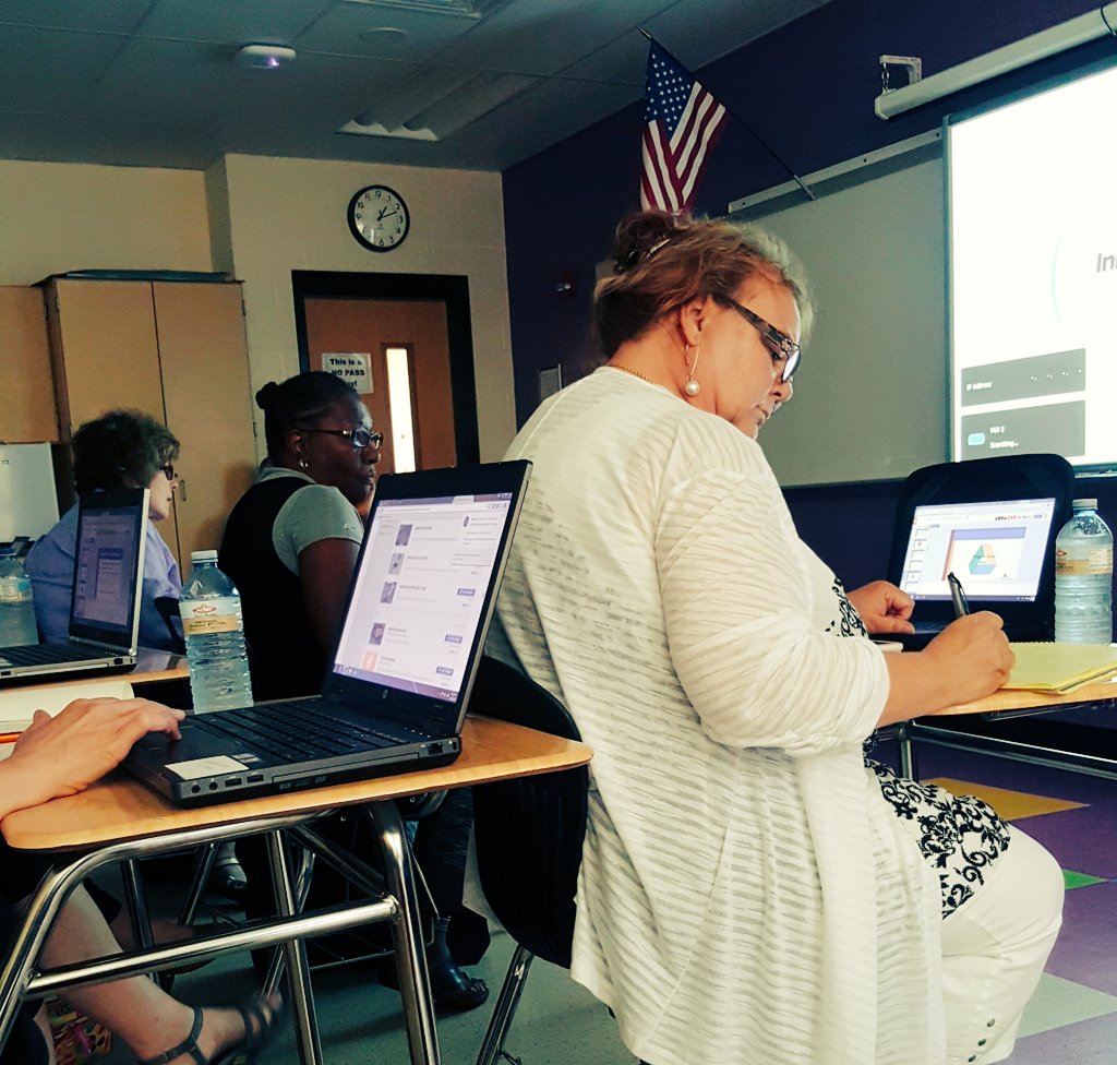 STEMpathyRodger's tweet image. We're up to speed in this fast paced Google world. #needtoknow #schoolcounselor #APSGoes1:1 #APSTECH2017