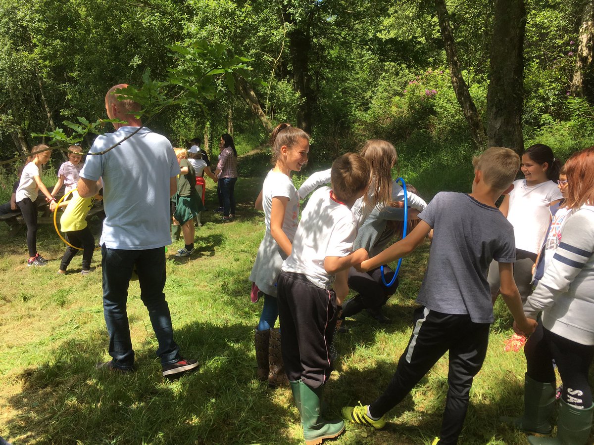 ERASMUS Spanish, Latvian &amp; Italian counting whilst playing team games in Offwell Woods. @RedhillsPrimary