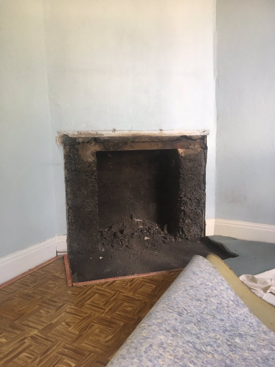 BdlGas's tweet image. B4 during &amp;amp; after, @gbmantels solid oak Tiverton mantle with black granite back panel &amp;amp;hearth set @cJfires Paragon 1 remote control gas fire