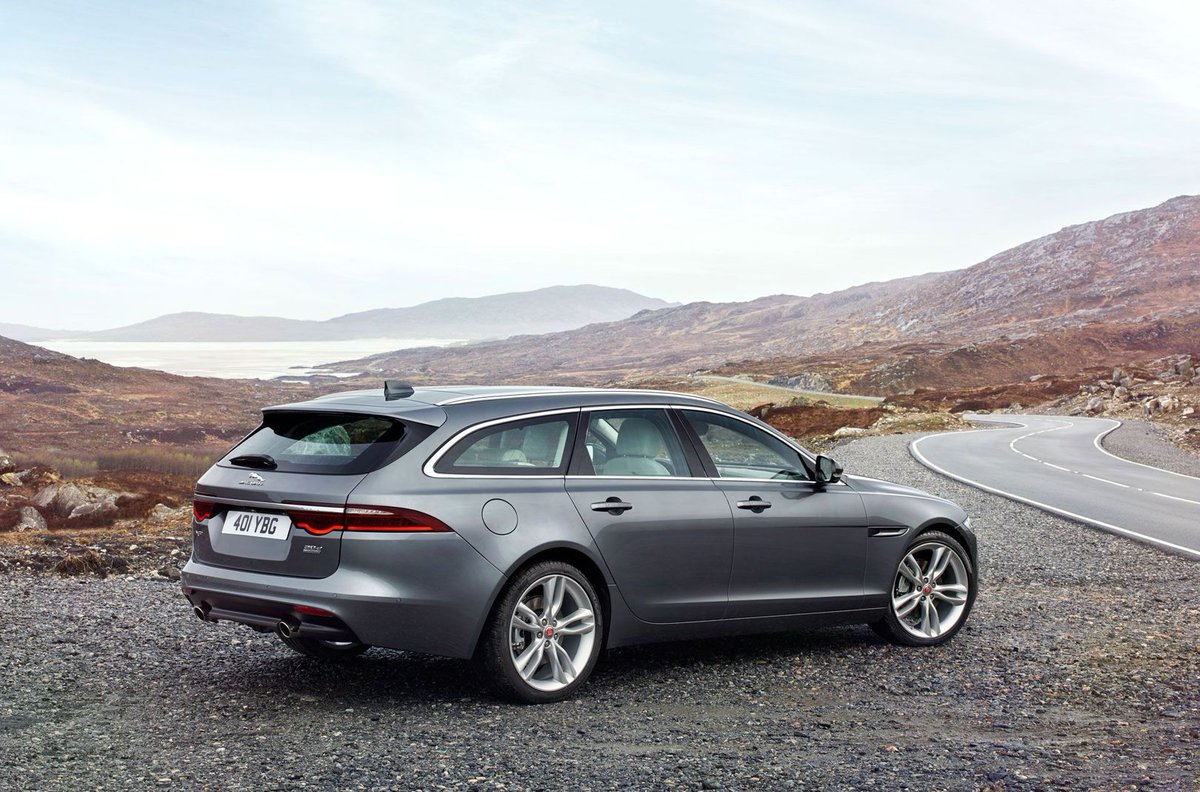 BritishGQ's tweet image. Estate #cars aren’t meant to be pretty. Nobody told @Jaguar. #XFSportbrake gq.uk/1Lp5vS