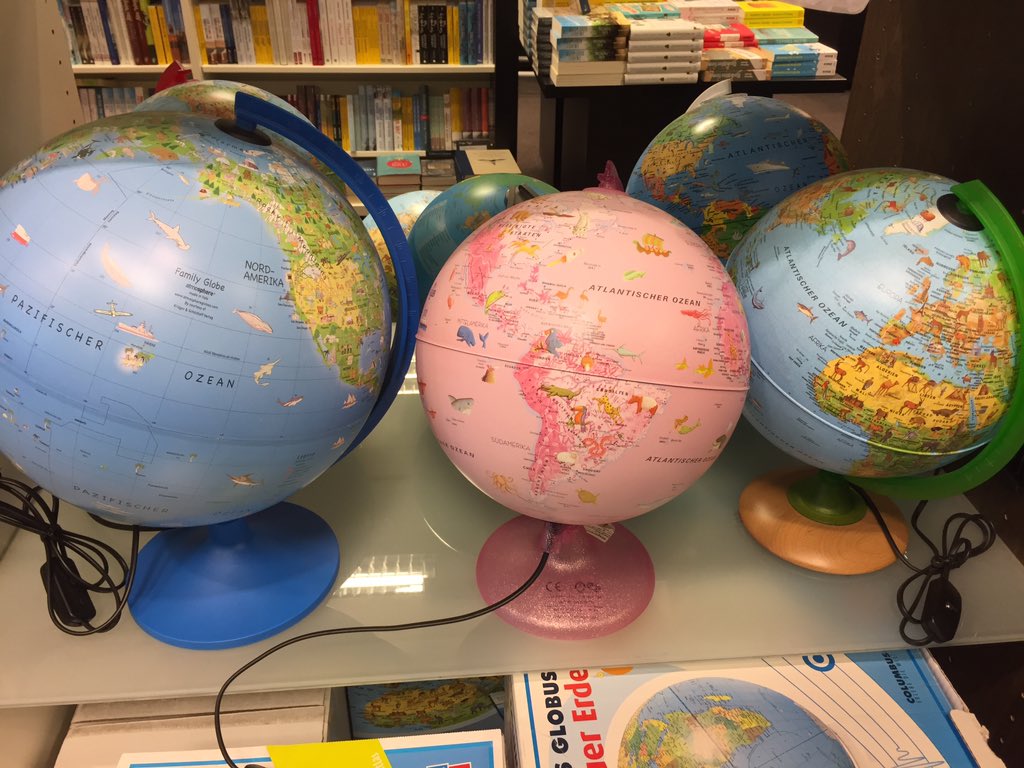 flogregorzyk's tweet photo. Die Welt gibt's jetzt endlich auch für Mädchen! https://t.co/ymoEutGTET