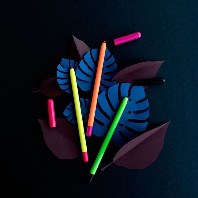 KikoMilanoPT's tweet photo. Uma #makeup super diferente com #ActiveFluo! Batons e lápis de olho fluo: o teu #musthave para um verão inesquecível ⚡️ https://t.co/EmiucKssze
