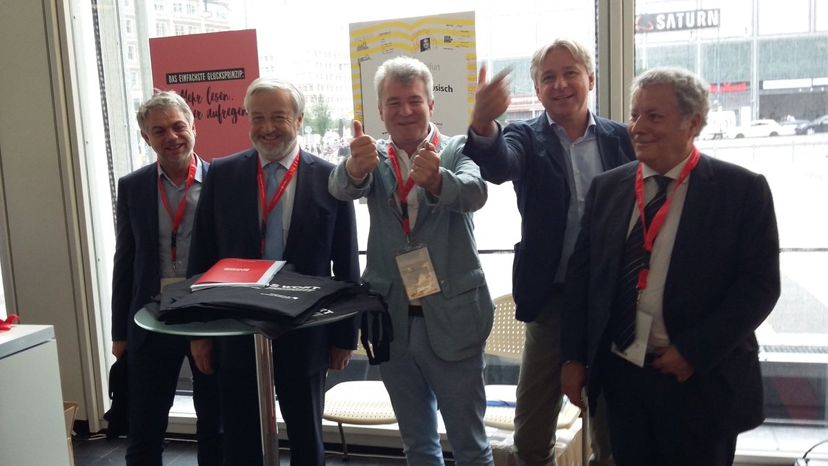 cbriat1's tweet photo. Deutsch-franzรถsisch Austausch @ Buchtage in Berlin #bbt17
@VincentMontagne @FraFra2017 https://t.co/u4Jg8nCrfd