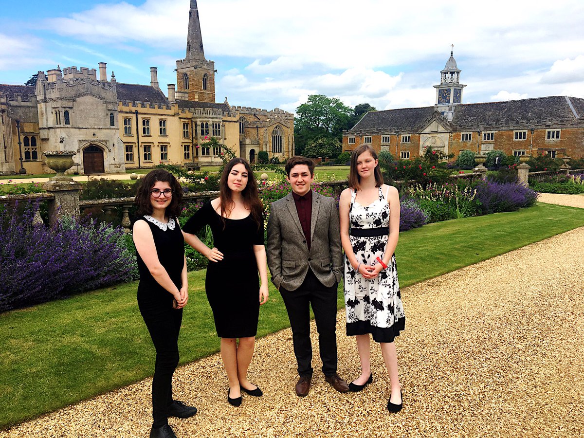 Some of our gorgeous A level Music and Drama students at the opera @NevillHoltOpera <a href="/dramaramachilds/">tracy</a>