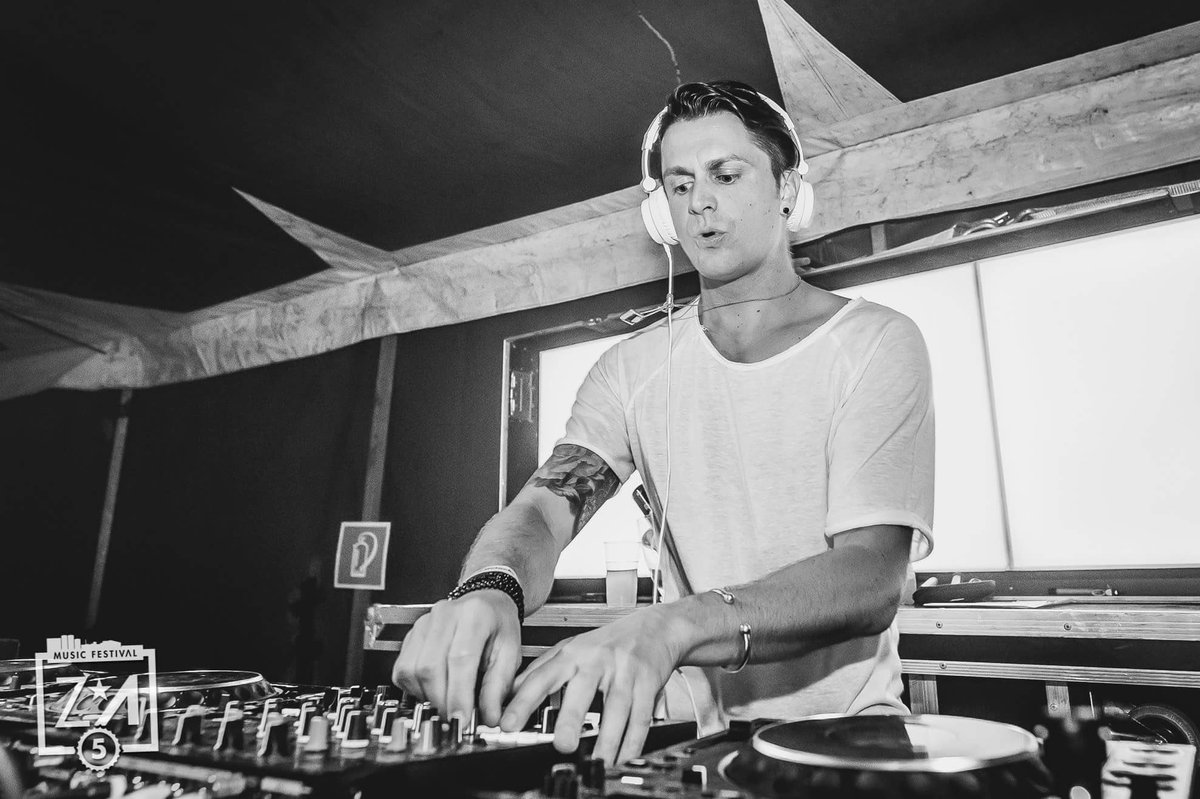 DJChrisGomez's tweet photo. passion 🔥
#tothetop #edm #edmfamily #music #festival #house https://t.co/b6xftE9yWG