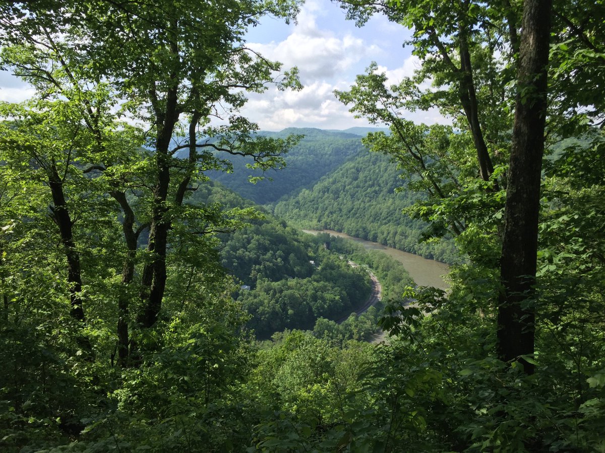 newrivergorge's tweet photo. Views like this? Yeah, that's our idea of #AlmostHeaven. What's yours? #newrivergorge #gotowv https://t.co/oJatiTexHD https://t.co/rKZlXPfMJt