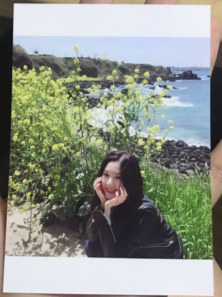 BAE___JH98's tweet photo. RT🐰♥️ 알티추첨 사진 속 인화사진 드려요~~ 당발은 시험 끝나고 합니다..후^^.. https://t.co/hyRdmKcSBi