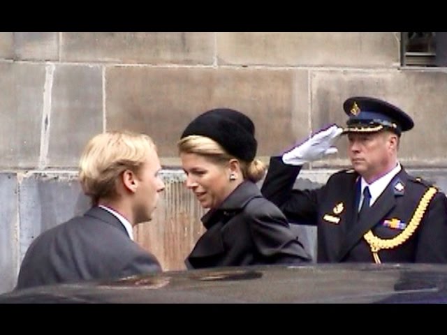 FrankieBuis's tweet photo. #Corruptieonderzoek ‘kaartjeszaak’ #politiechef #AdSmit. #voetbalkaartjesaffaire
#COR
VIDEO : https://t.co/APsA6SPBhQ https://t.co/JHhdQI6CBu