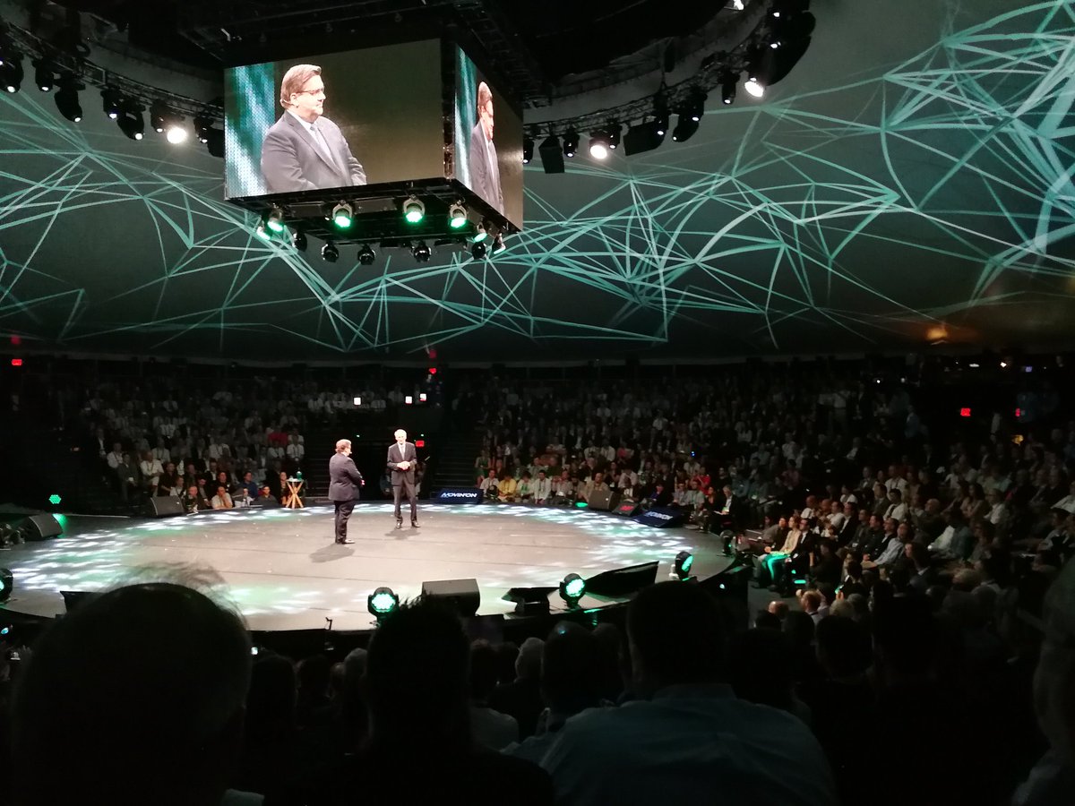 Edurne_MM's tweet photo. El presidente de @Michelin, y el alcalde de Montreal inauguran el congreso #MovinOnConf @movinonconf https://t.co/oxgpevQgLZ