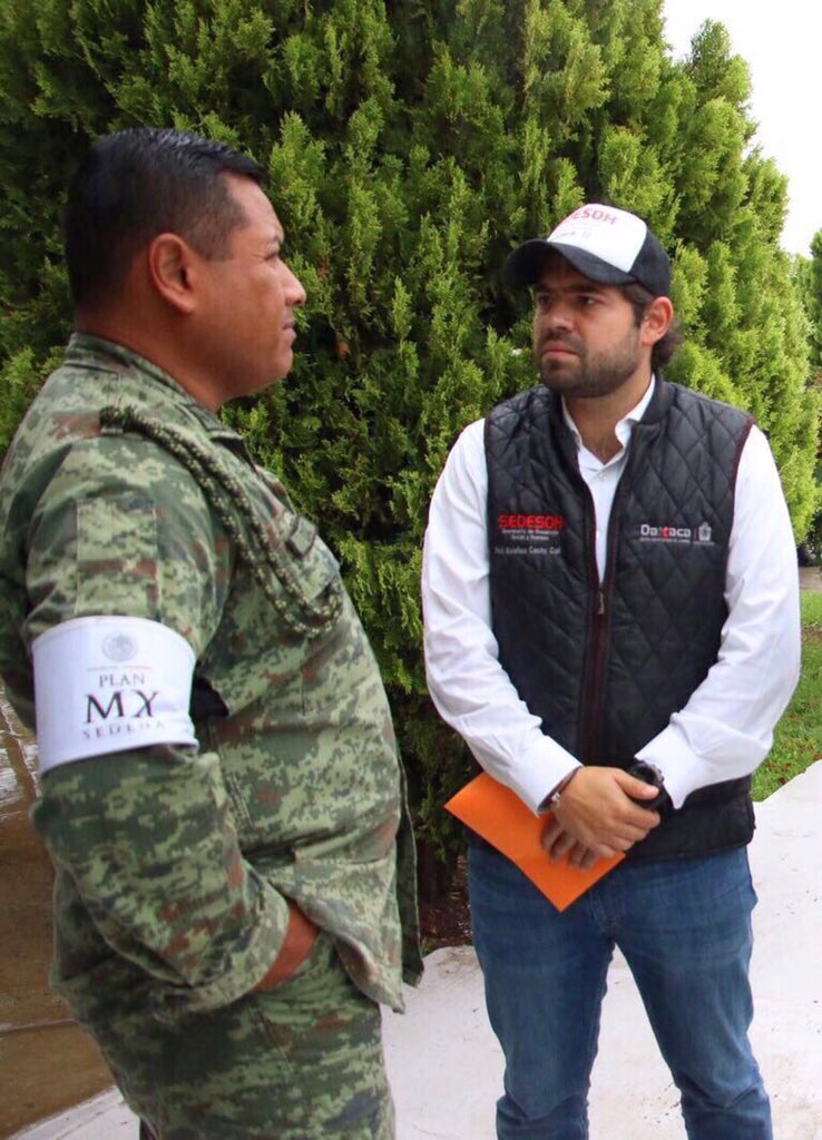 RaulBCCue's tweet photo. Con autoridades y miembros del Consejo Estatal de @CEPCO_GobOax, recibimos reporte matutino por #TormentaCalvin. https://t.co/ylceIMq405