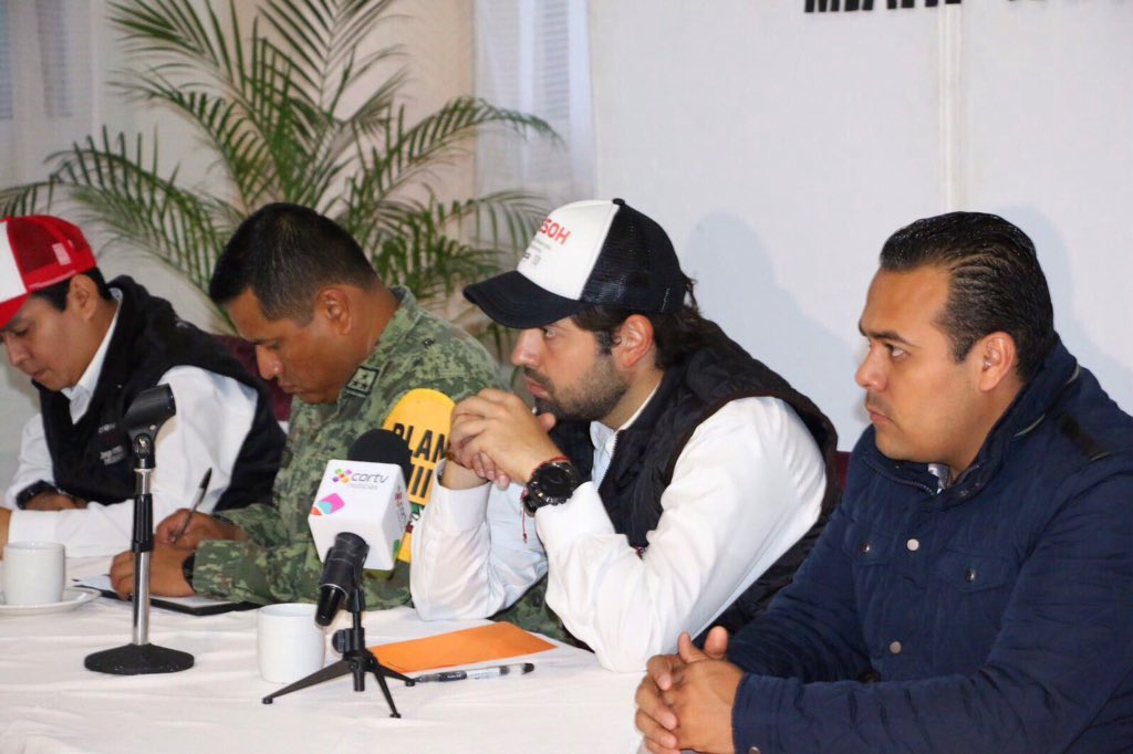 RaulBCCue's tweet photo. Con autoridades y miembros del Consejo Estatal de @CEPCO_GobOax, recibimos reporte matutino por #TormentaCalvin. https://t.co/ylceIMq405