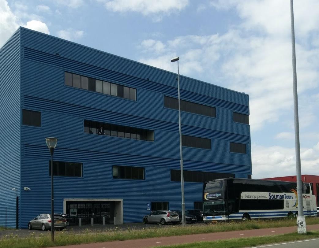 Interconnect's tweet photo. Een bus vol geïnteresseerden voor ons #datacenter in Eindhoven voor de Nationale #DatacenterDag 2017! https://t.co/xfnMXMbKWD