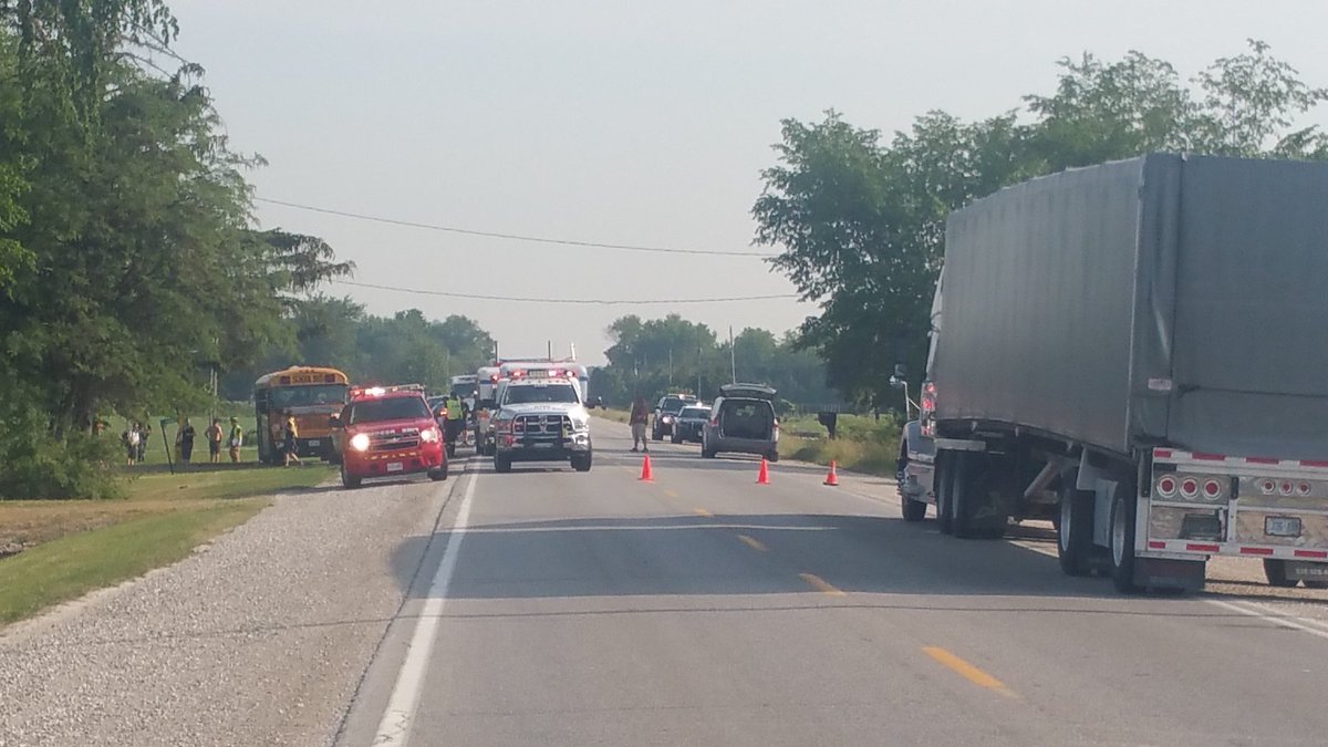 ArmsBumanlag's tweet photo. Walker near South Talbot crash. Walker at Hwy 3 closed. @AM800News #cklw @CTVWindsor https://t.co/qSi767Np9H