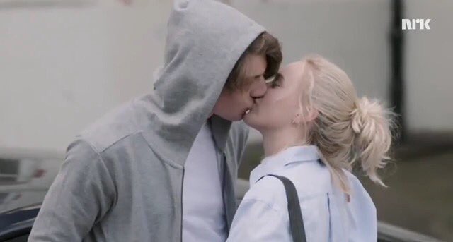 yanedlyatebya's tweet photo. Самый ожидаем момент 4 сезона:
#скам #skam4season #skam #noorhelm https://t.co/9bFU7oEZcE
