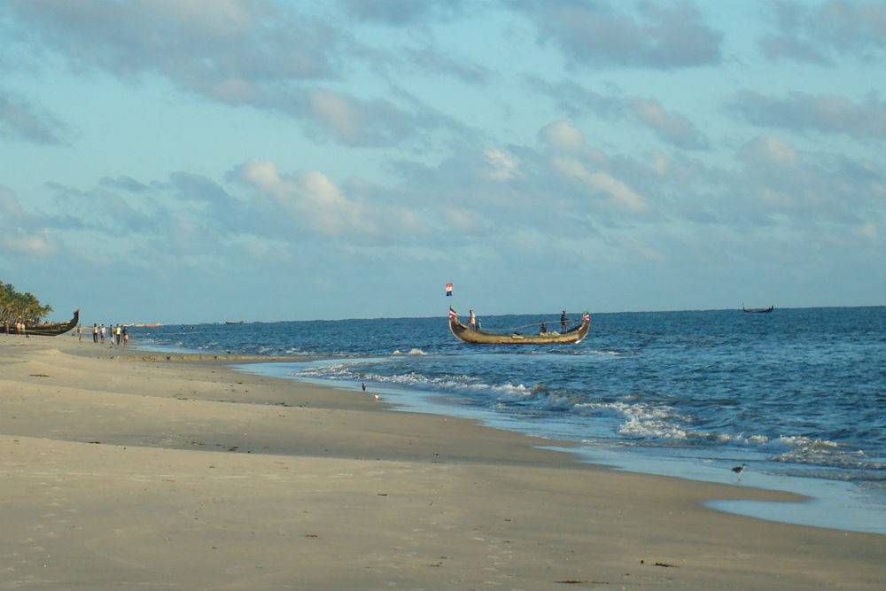 ManjishtaResort's tweet photo. Marari Beach , this peaceful beach headed to the backwaters south of Cochin. With palm trees lining the spotless silvery sand https://t.co/cUPiHkS0Mu