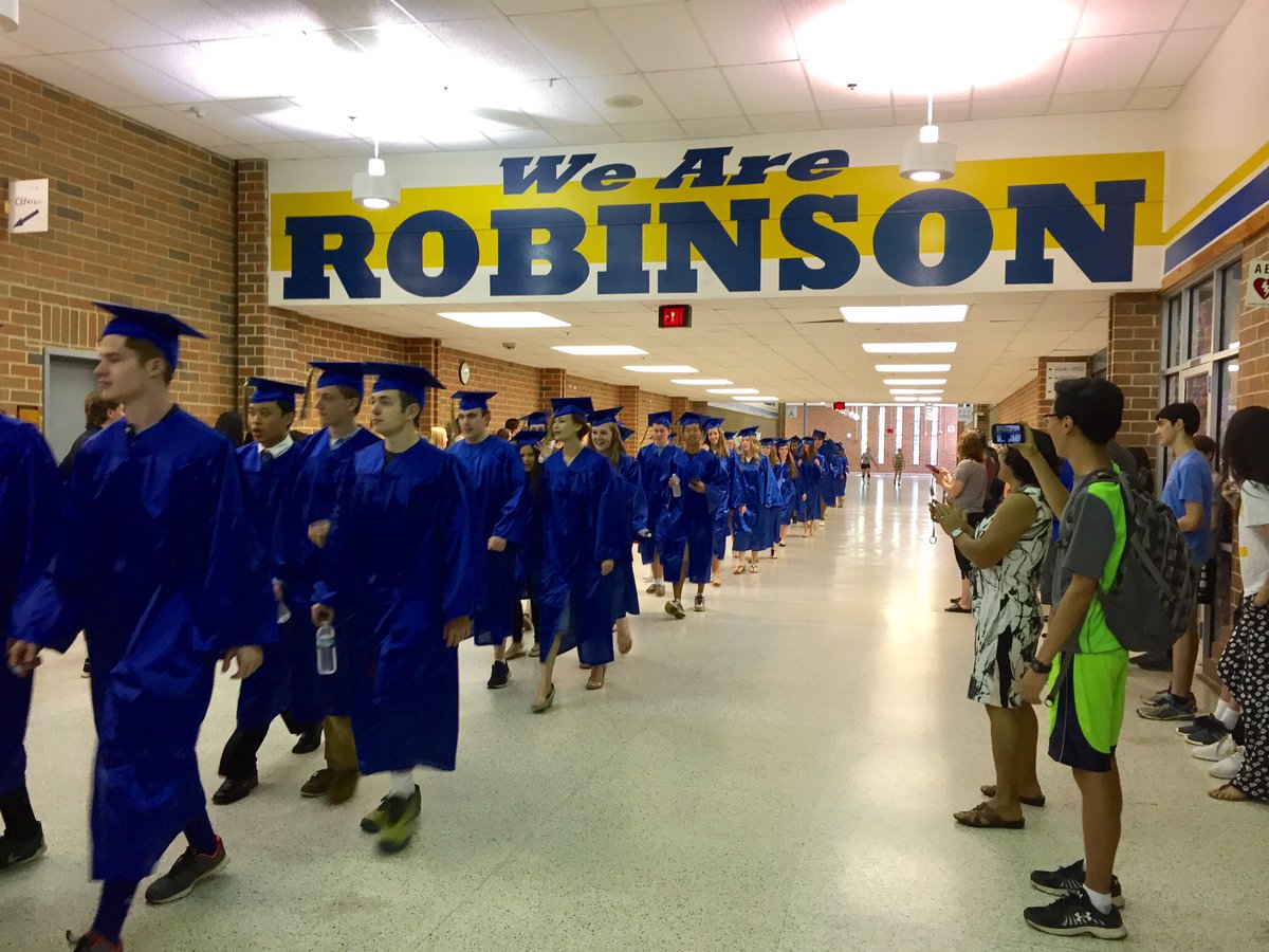 STEAMRams's tweet photo. Robinson Senior Parade!  @RobinsonSSNews https://t.co/KIsuaP7gWA