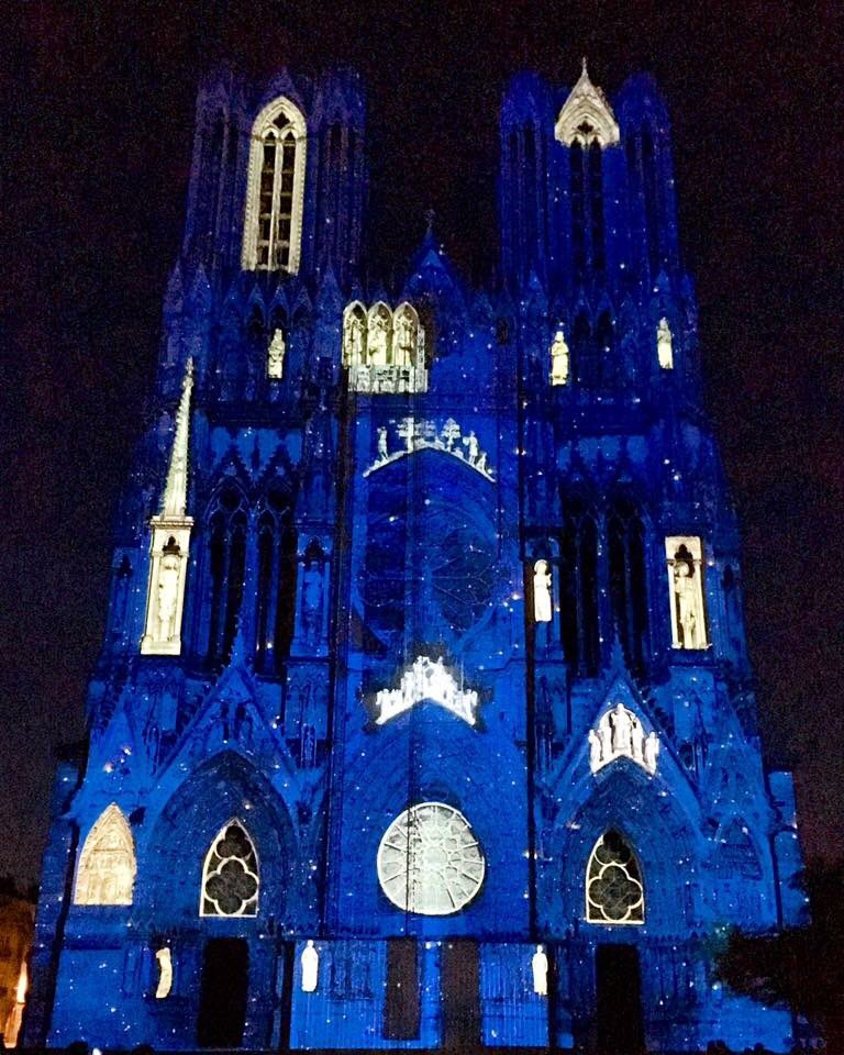 Avec le #spectacle #ReveDeCouleurs , notre #cathedrale de #Reims a vraiment du #Style !
Une jolie garde #robe de #lumière et de coloris 😍👌🏼