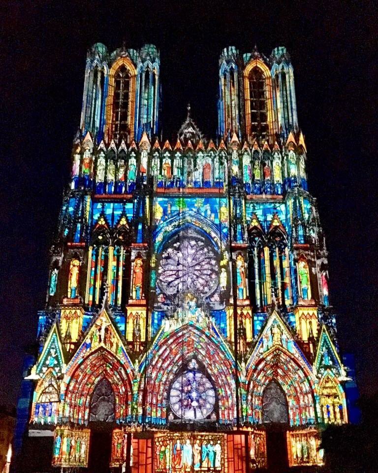 ReimsModeStyle's tweet photo. Avec le #spectacle #ReveDeCouleurs , notre #cathedrale de #Reims a vraiment du #Style !
Une jolie garde #robe de #lumière et de coloris 😍👌🏼 https://t.co/6i79tZOExA