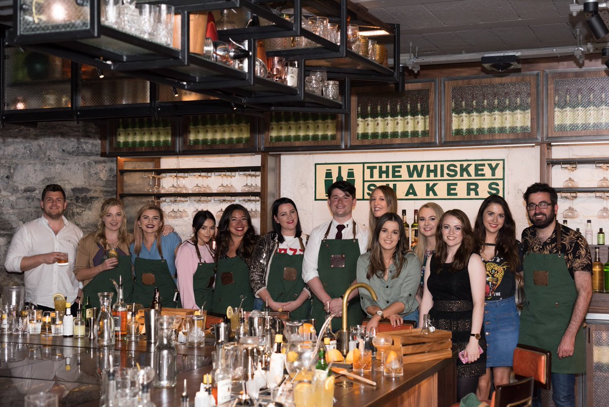 _niamhdev_'s tweet photo. Profesh shots from #STELLAR100 are in! Love this one of all the #JamesBowSt cocktail makers, after consuming a lot of whiskey 🙊 https://t.co/kTz50O5UhR