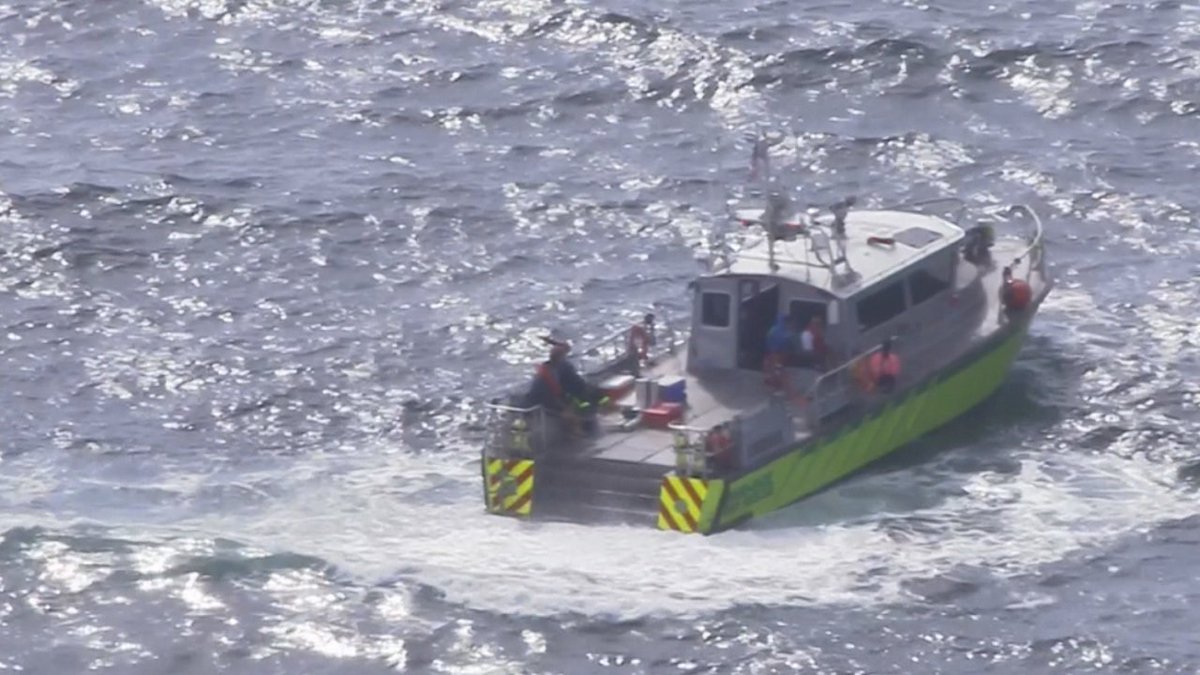 #BREAKING 4 fishermen rescued from capsized boat off Government Cut bit.ly/2s6AX1S https://t.co/iP3GDn35bg