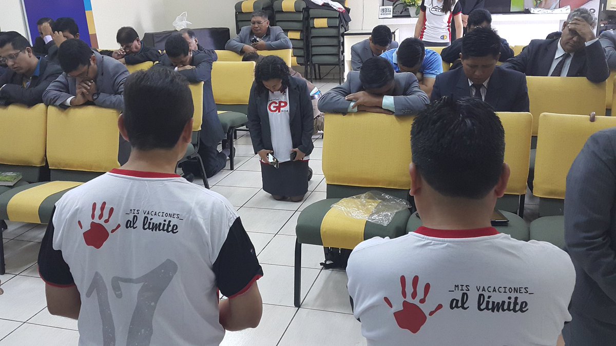 adventistasmob's tweet photo. Oramos por el #Caleb2017 en reunión de pastores @UnionBoliviana https://t.co/UIFP8N6j4H