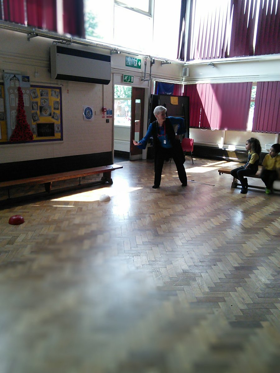 stcharleshullY2's tweet photo. #pattythrowing #cityofculture #stcharles Mrs siedle getting in on it well-done x https://t.co/tyXR4TTPJ1