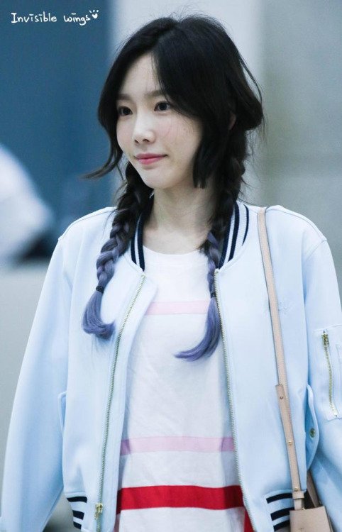 SMTown_SNSD's tweet photo. [Airport] Invisible Wings https://t.co/ZO8LuD3ujk